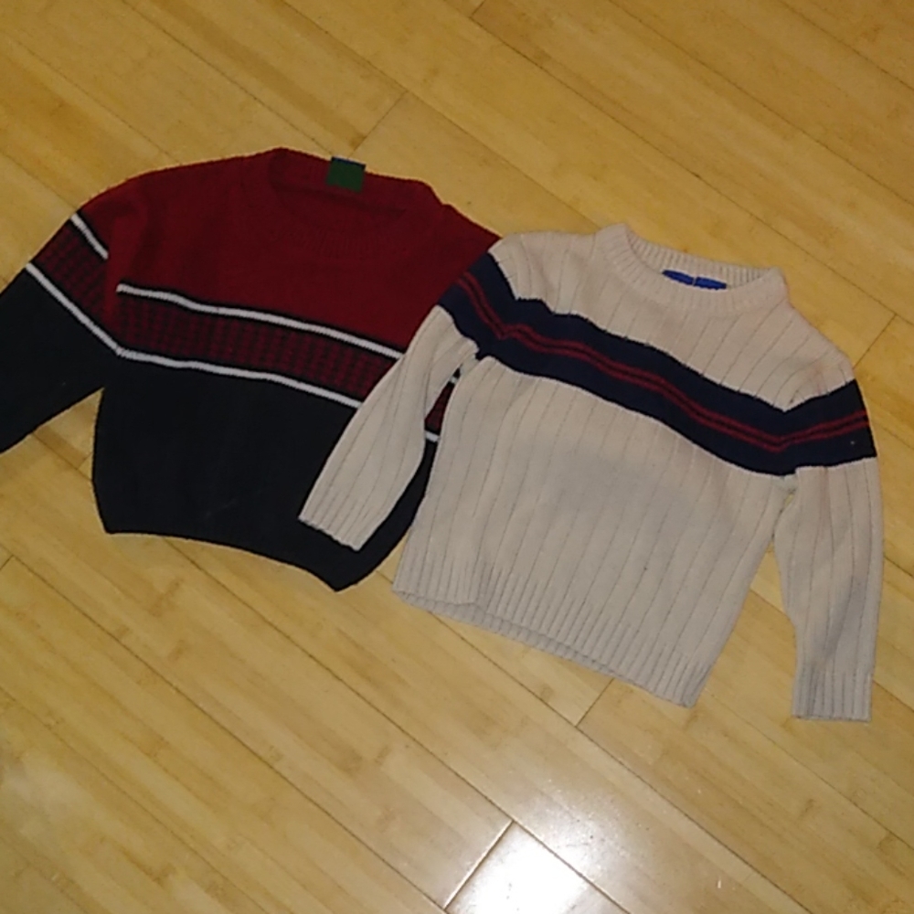 Lot of 2 boys sweaters size 4T